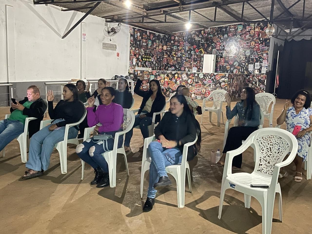 Cooperadas e cooperados votam em assembleia da AGROCOOP Sertão